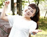 55歳でデビューの歌手、家族はみかん山を手放して応援