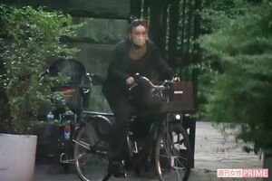 朝日奈央の結婚式に自転車で駆けつけたフワちゃん