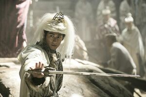 剣を使った華麗な演舞を披露するシーンも。『精霊の守り人悲しき破壊神』より（C)NHK