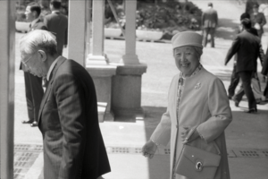 佳子さまの曽祖母にあたる香淳皇后（右）