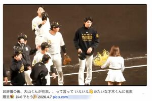 試合終了後に用意された花束にキョトンとする阪神・才木浩人の様子がXでも話題に