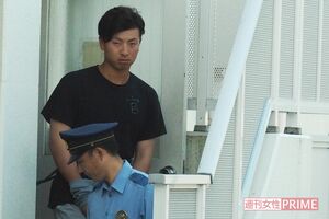 神奈川県警多摩署から送検される際には報道陣をにらみつけるような表情も＝10日