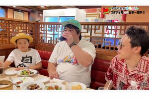 へずまりゅうが勧める中華料理店で食事する一行（ゆたぼん公式YouTubeより、一部編集部加工）