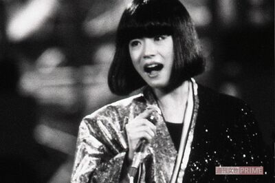 アレンジした着物にブーツを合わせ、ボブのウィッグで歌う中森明菜に魅せられた人は多い