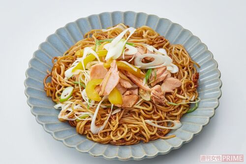 鮭とねぎのオイスター風味焼きそば 撮影/廣瀬靖士