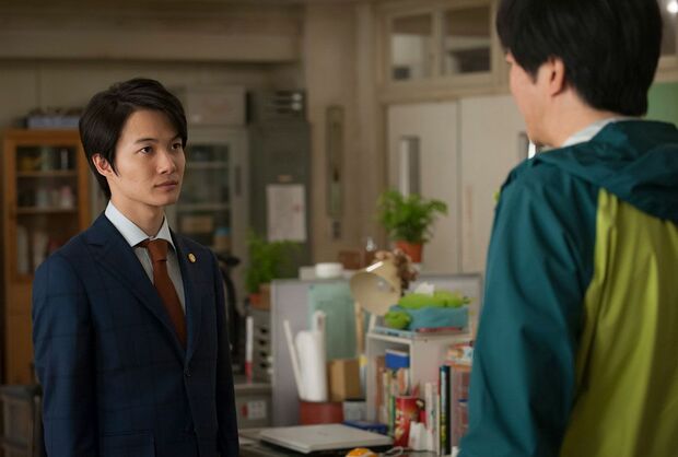 田口と教務主任の三浦先生(田辺誠一)は何かと意見が対立する