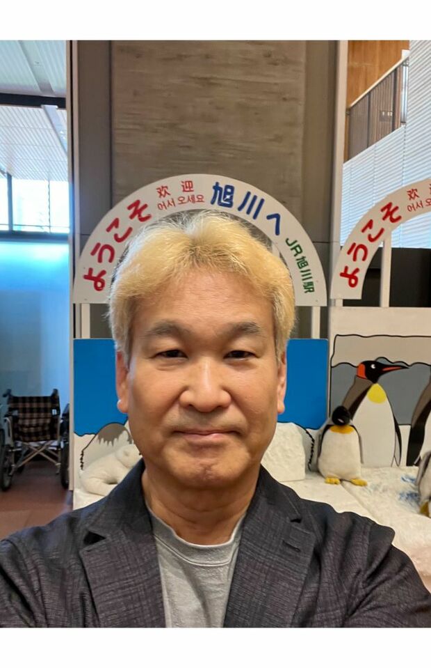 金髪になった辛坊治郎（本人公認公式Xより）