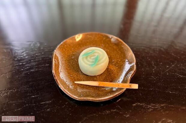 本格的茶室で薄茶は季節のお菓子がついて1000円とお値打ち（撮影／山田智絵）
