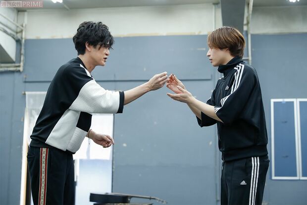 日常生活にありそうな“笑い”の演出を話し合う場面も　撮影／廣瀬靖士