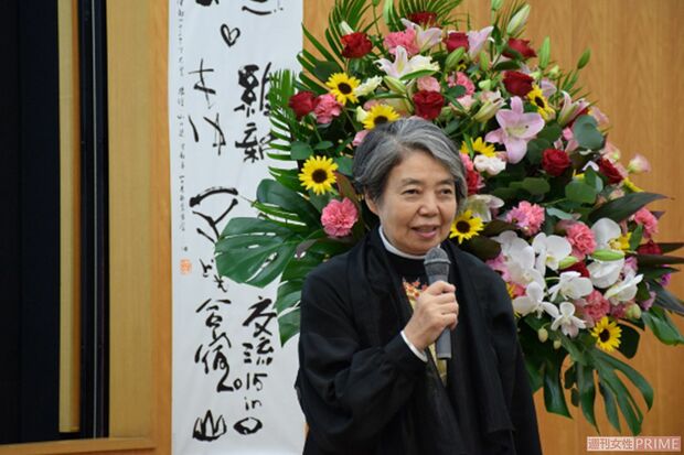 '15年、『登校拒否・不登校を考える全国合宿in山口』にて講演する希林さん