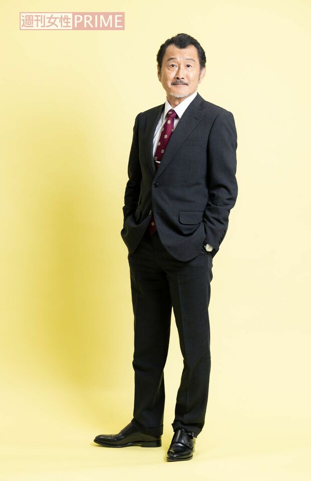 吉田鋼太郎　撮影／矢島泰輔　ヘアメイク／熊谷波江　スタイリング／SAKAI　