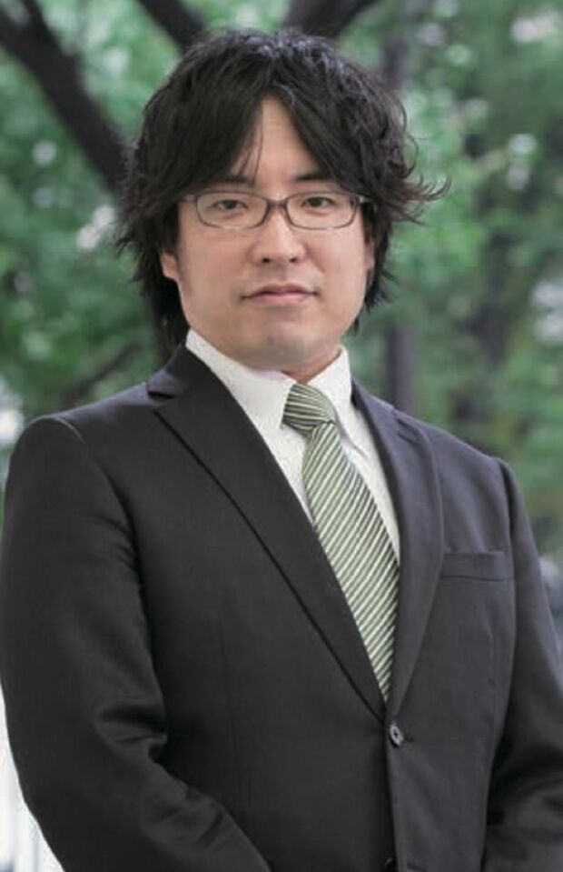 亡くなった外務省職員の小山智史さん（39）は2014年度版の職員募集でも紹介されていた