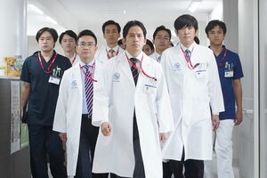 総回診のシーン　(c)テレビ朝日