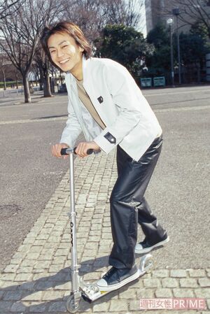 '00年2月。記念すべき初特写で「老人ホームを回っていて、おじいちゃんやおばあちゃんが歌を聴いてくれるのが本当にうれしい」　撮影／廣瀬靖士、週刊女性写真班