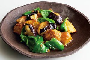 なすとじゃがいも、ピーマンのみそ炒め　撮影／原ヒデトシ