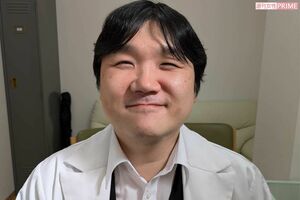 ふくば・しょうた　1980年広島県呉市生まれ。医療法人「風のすずらん会　美唄すずらんクリニック」副院長。東京医科大学在学中に、難病指定疾患「網膜色素変性症」と診断され、視力が低下する葛藤の中で医師免許を取得。2006年に精神科医として着任。2018年から「視覚障害をもつ医療従事者の会　ゆいまーる」の幹事、「公益社団法人NEXTVISION」の理事として、目を病んだ人たちのメンタルケアについても活動中。ライフワークは音楽と文芸の創作。オフィシャルウェブサイトhttps://micro-world-presents.net/