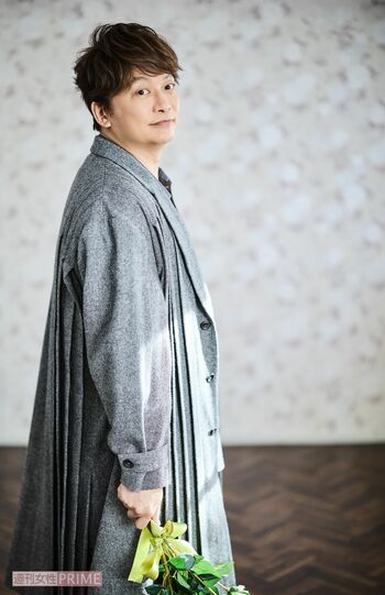 香取慎吾　撮影／廣瀬靖士　ヘアメイク／石崎達也（香取）　スタイリスト／黒澤彰乃　衣装協力／ネフォロジスト