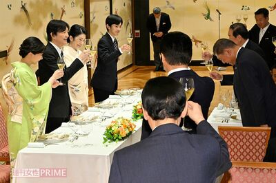 2025年9月10日、石破首相も出席した、悠仁さまの成年を祝う昼食会での乾杯の様子