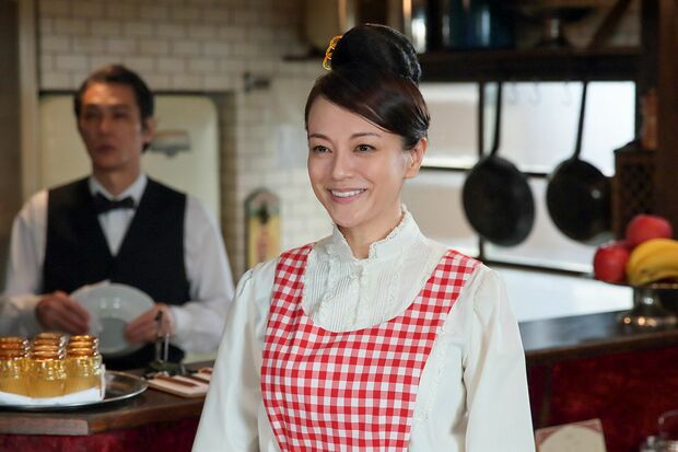 川上しのぶ役の牧瀬里穂　(c)NHK