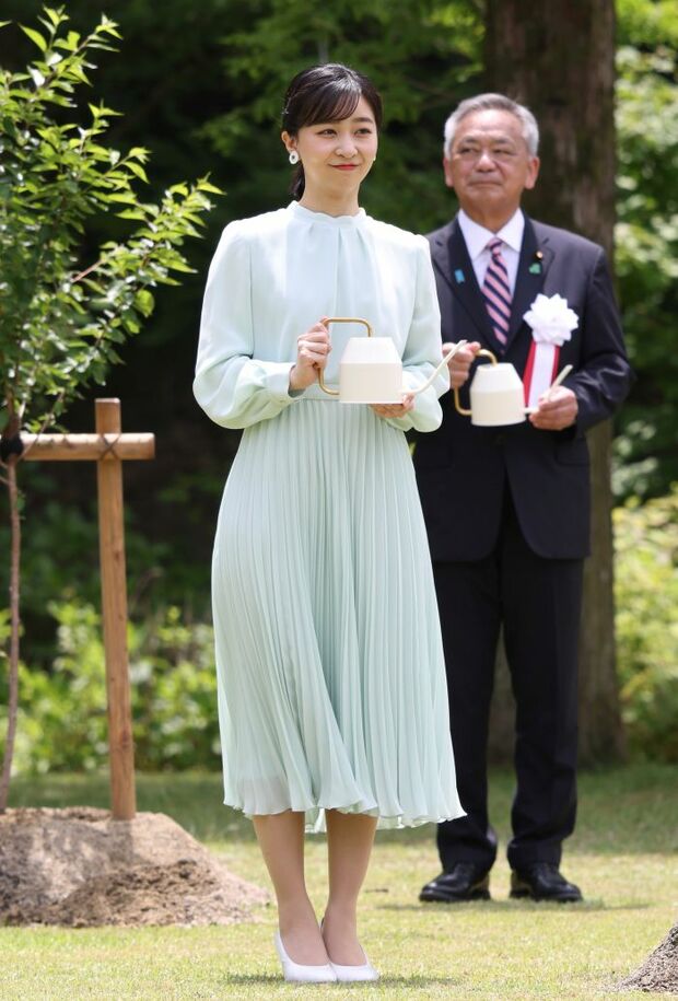 今年5月、ANAYIのワンピースを着用される佳子さま