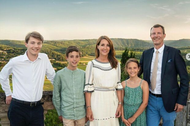 デンマーク・マルグレーテ女王の次男・ヨアキム王子（右端）と4人の子どもたち