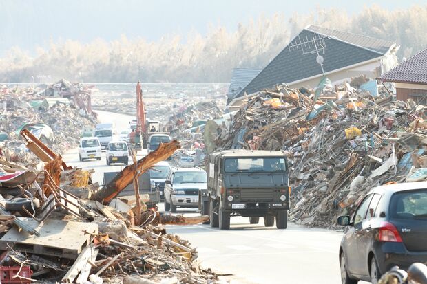 自衛隊の姿も（陸前高田市、2011年3月29日〜4月1日）