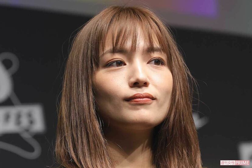 画像・写真】川口春奈 透けすぎ大胆肌見せで視線独占も《セクシーでも似合ってもない》巻き起こった「日本人に露出は向いていない」論争 | 週刊女性PRIME