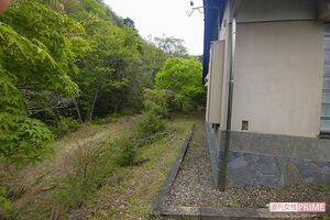 《京都南丹市事件》安達優希容疑者逮捕後、警察がくまなく調べた『るり渓』公衆トイレの裏