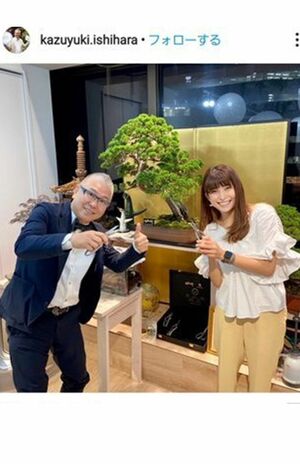 石原氏、上原のSNSではともにツーショットが投稿され特別な関係に見えるが、石原氏は否定