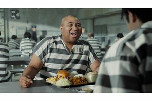 『ギルティ炭酸 NOPE』CMに出演するお笑いコンビ『マテンロウ』（サントリー提供）