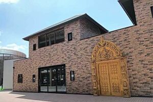 大阪・関西万博のネパール館。外装は立派だが……（Xより）