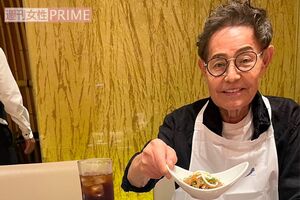 母が加トちゃんと焼き肉を楽しんでいる様子を撮って送ってくれました!