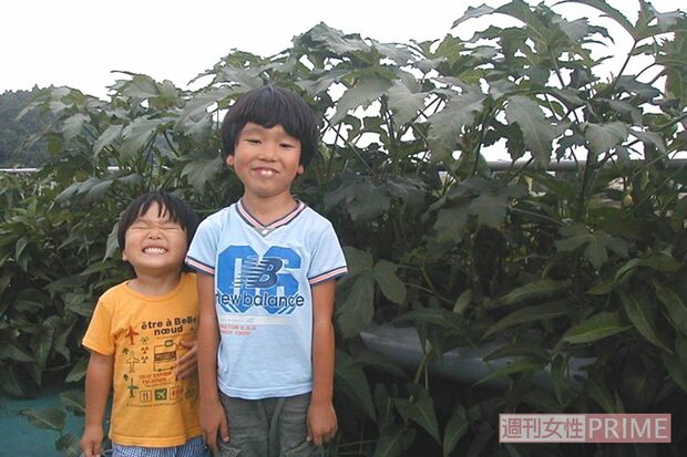 福島第一原発事故が起きた当時、8歳だった全生さん（右）と弟。3・11を境に一家の暮らしは一変した