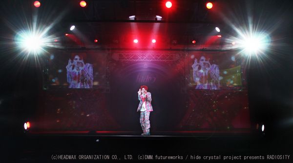 夢か幻か――ホログラフィック公演でX JAPANのhideが熱唱！