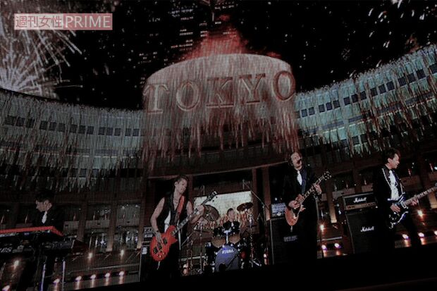 2016年のNHK紅白で、都庁前から中継で歌ったTOKIOの5人