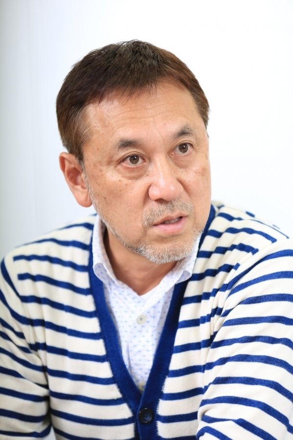 岡博之（おか・ひろゆき）●1958年生まれ。京都府出身。森田健作の現場マネージャーとして上京。テレビ番組「笑ってる場合ですよ」「君こそスターだ」でチャンピオンになり、サンミュージック所属のお笑いタレント第一号「ブッチャーブラザーズ」としてデビュー。ダンディ坂野、カンニング竹山、ヒロシを世に送り出すプロデューサーとしても活躍。現（株）サンミュージックプロダクション取締役。