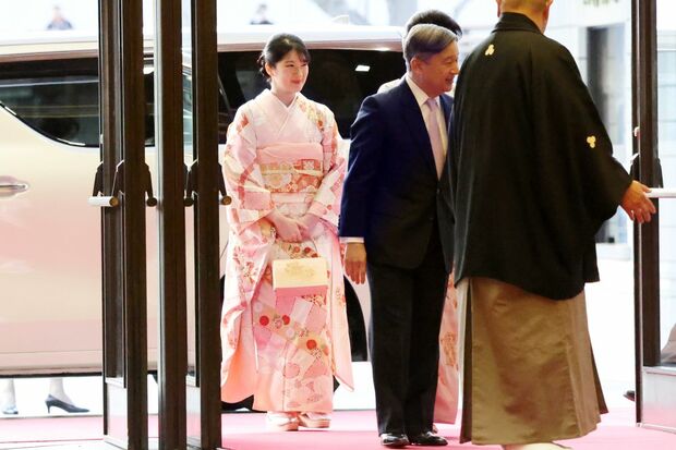 2026年1月、天覧相撲では淡い桜色の振り袖を