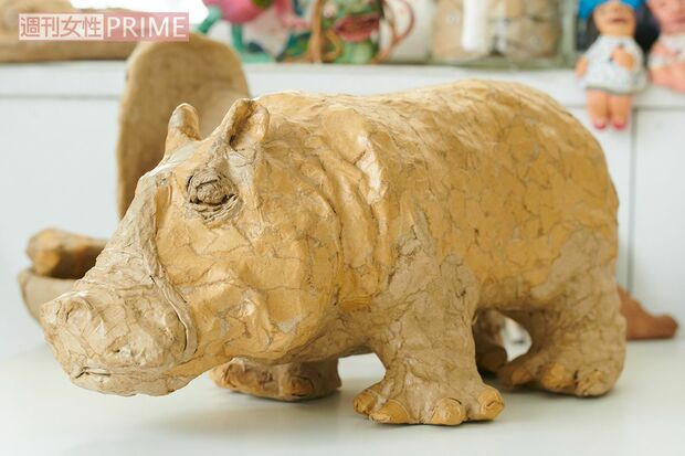 重そうに見えるが、素材が紙なのでとても軽く、抱き上げられるほどの大きさでカワイイ！　撮影／山田智絵