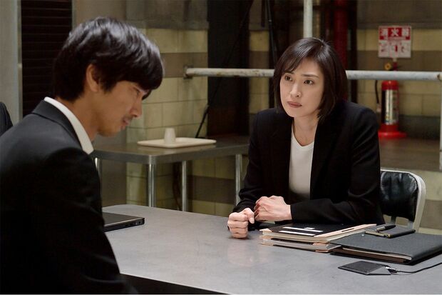 有希子（天海）は、刑事部長の磐城（大倉孝二）をかばって被弾。撃ったのは、亡き夫に瓜ふたつの峰岸（眞島秀和）だった。キントリのメンバーは、峰岸と共犯者の久保寺（鶴見辰吾）には因縁があり、5年前に起きた事件が発端だったと捜査するが……。テレビ朝日系6月15日木曜夜9時～10時09分放送(c)テレビ朝日