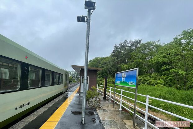清里駅に到着。降りる人はまばらだ