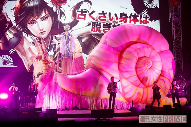 2015年、派手な衣装でニコニコ超パーティーを盛り上げた（提供：ニコニコ）