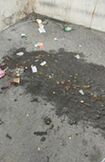 取材に協力してくれたパリ在住の女性は、「私の住んでいるアパルトメントの前にバー兼たばこ屋(フランス語ではTABACタバック)があるのですが、そこのお客さんのマナーがものすごく悪い」