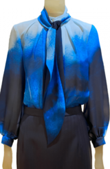 佳子さまが着用された『AKIKO OGAWA』の7万3700円のブラウス（ブランド公式HPより）