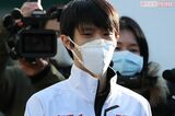 新型コロナウイルスの流行が危惧されるなか、4日に高機能マスクを着けて韓国に到着した羽生結弦