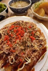 野菜たっぷりのお好み焼き! 寒いからとろみのあるスープもそえて