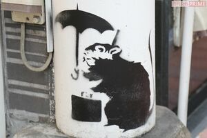 新橋駅近くにある電子タバコ店近くの絵