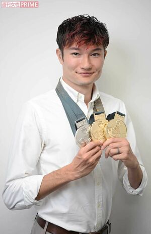 400メートル金メダル、200メートル銀メダル、4×400メートルリレーも金メダルで計3個のメダルを獲得した山田真樹選手