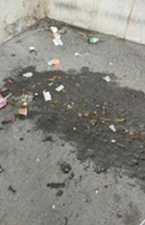 取材に協力してくれたパリ在住の女性は、「私の住んでいるアパルトメントの前にバー兼たばこ屋（フランス語ではTABACタバック）があるのですが、そこのお客さんのマナーがものすごく悪い」