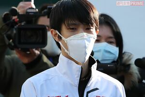 新型コロナウイルスの流行が危惧されるなか、4日に高機能マスクを着けて韓国に到着した羽生結弦