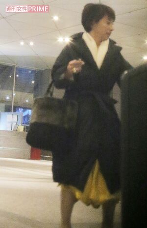 阿川佐和子（全身）